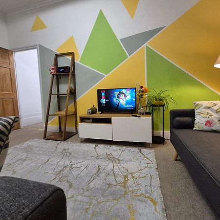 Stylish And Bright Flat In London N8 Turnpike Lane - Piccadilly Line Apartment Exterior photo
